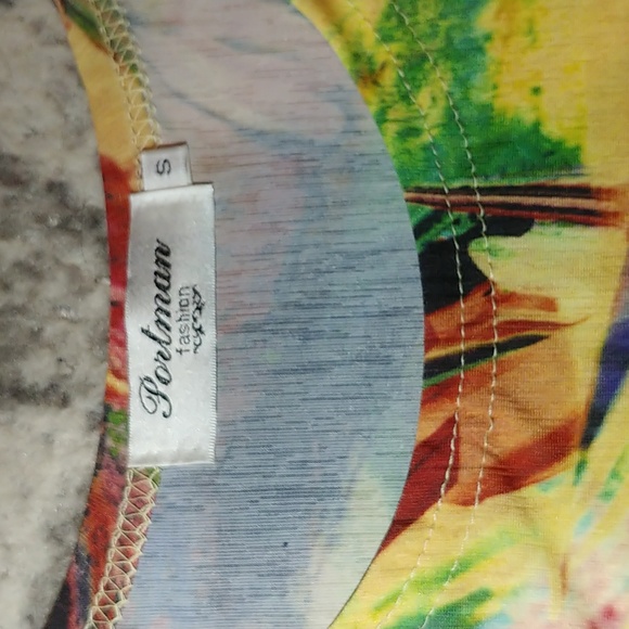 Rhinestone flower / butterfly shirt - Picture 4 of 5